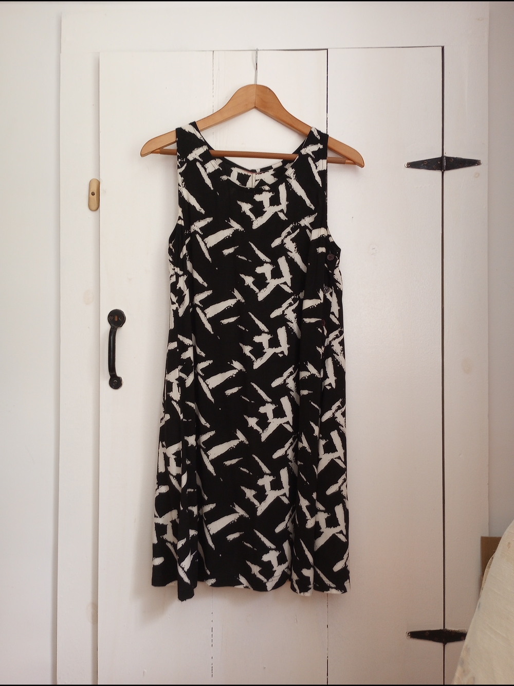 Sleeveless Black & White Dress
